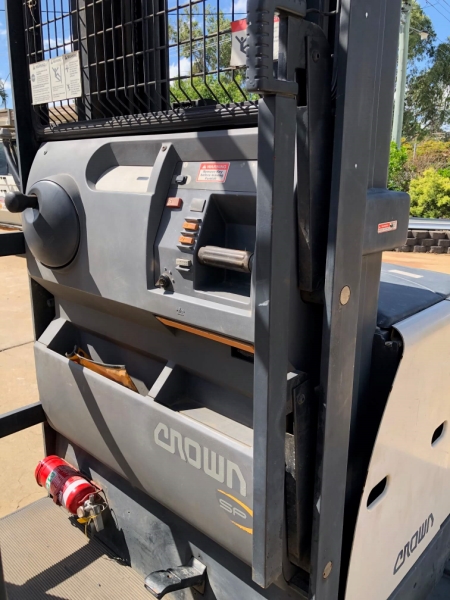 Used Crown Stockpicker SP3400