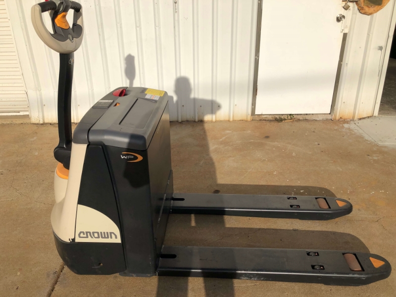Crown WP3020 Refurbished Pallet Truck